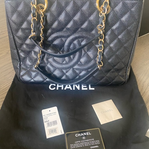 Authentic Chanel Bag. - Picture 4 of 15